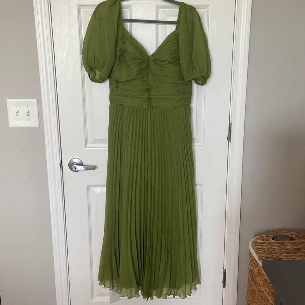 NWT Abercrombie & Fitch Pleated Sage Dress MT